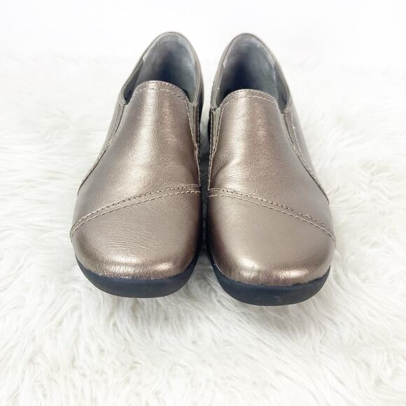 Clarks in Motion 9 Women's Bronze Gold Leather Slip On Round Toe Loafers Shoes - Picture 7 of 12